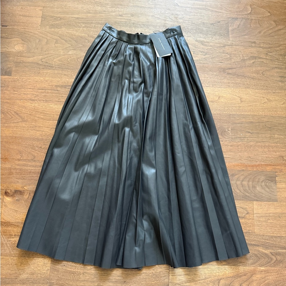 Zara Black A-Line Pleated Skirt